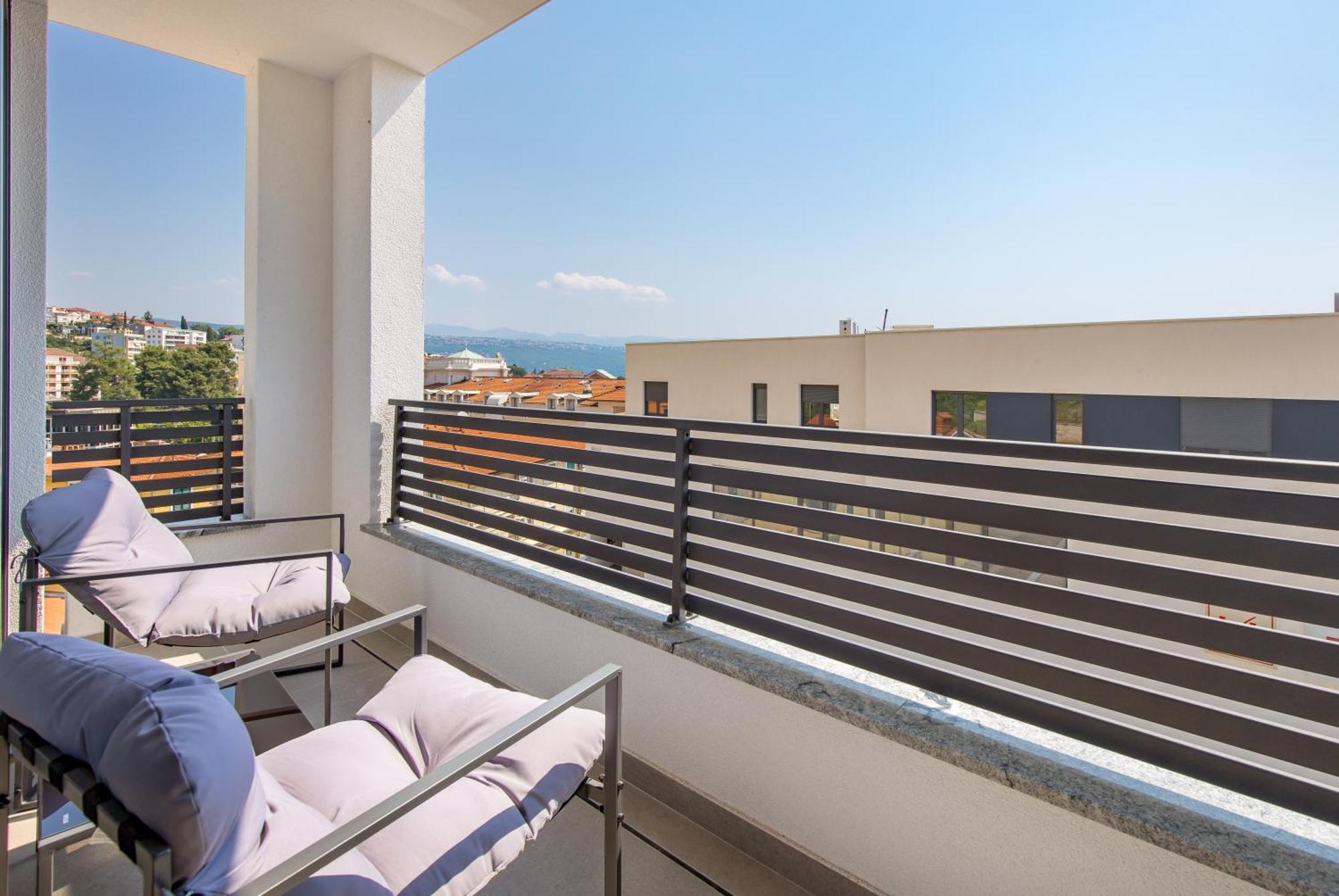 Belinda Apartments With Balcony & Private Parking Opatija Exterior foto
